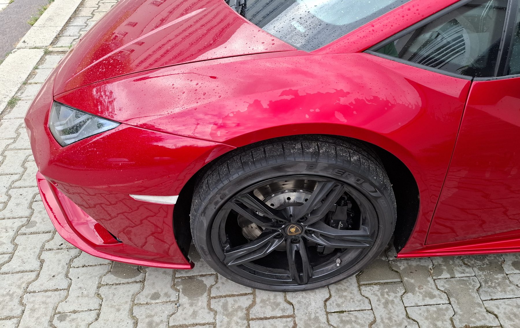 Přední kolo Lamborghini Huracán EVO — půjčovna supersportů Strakonice