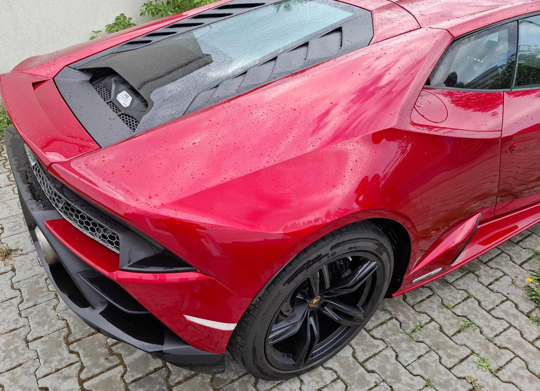 Zadní část Lamborghini Huracán EVO s výdechy motoru