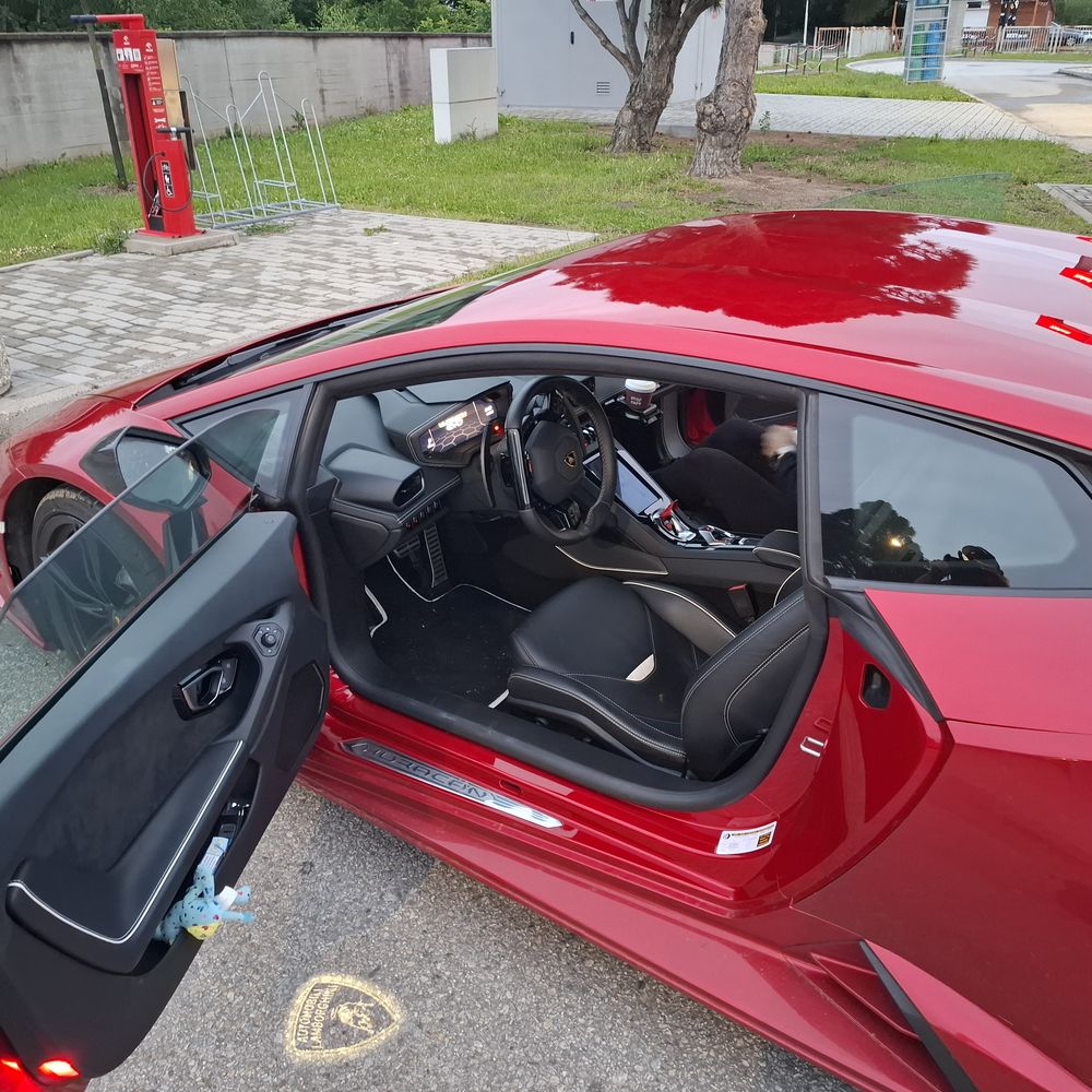 Kožený interiér Huracánu EVO